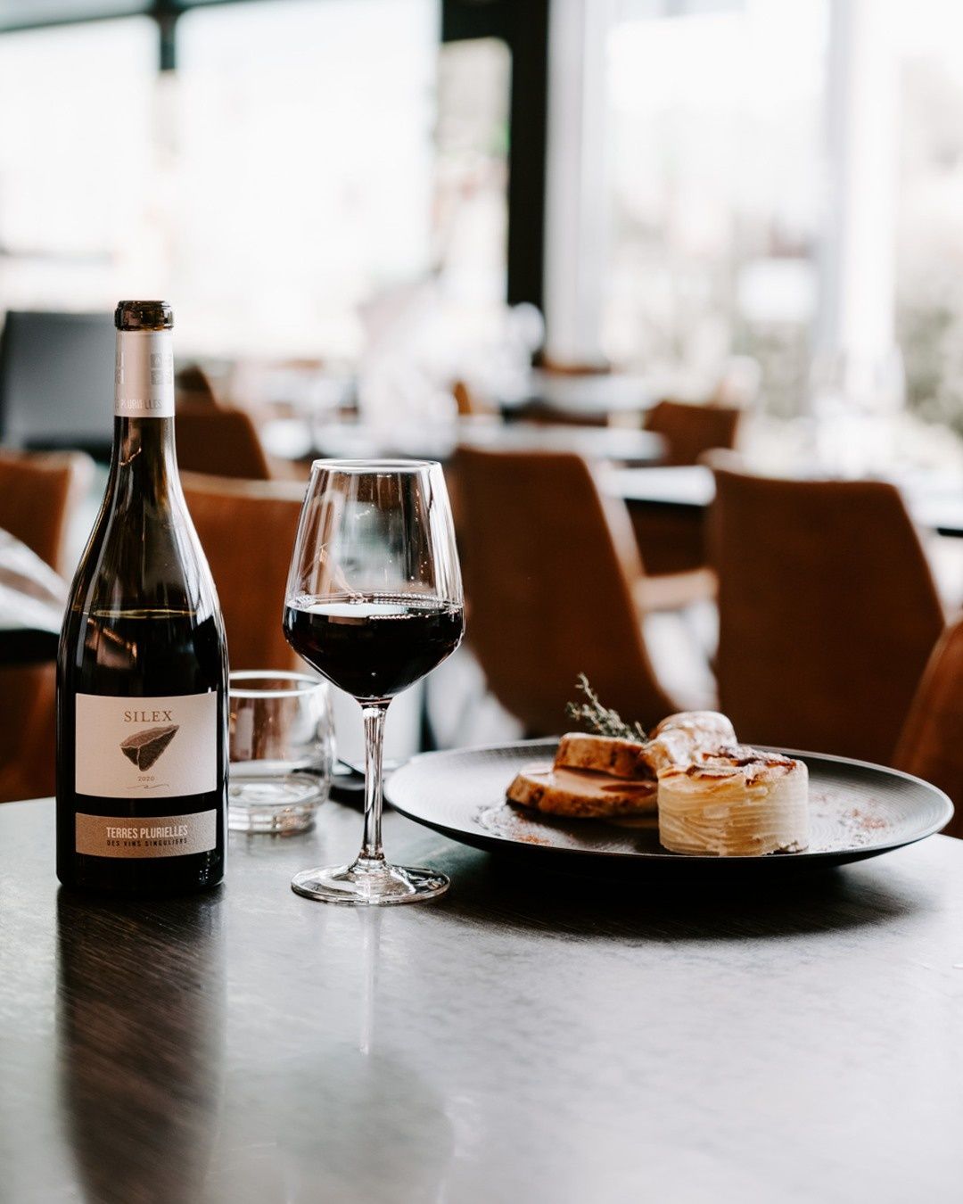L'incontournable : Suprême de Chapon, sauce perigourdine et gratin dauphinois. Le tout accom...